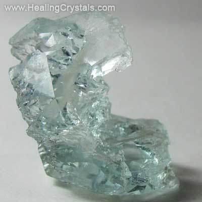 Aquamarine resonates to the energy of the ocean helping the holder to 